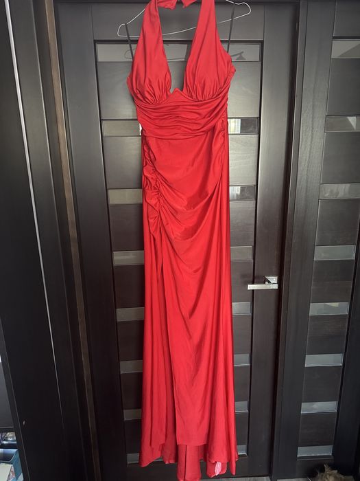 Сукня вечірня, в червоному кольорі, декольте