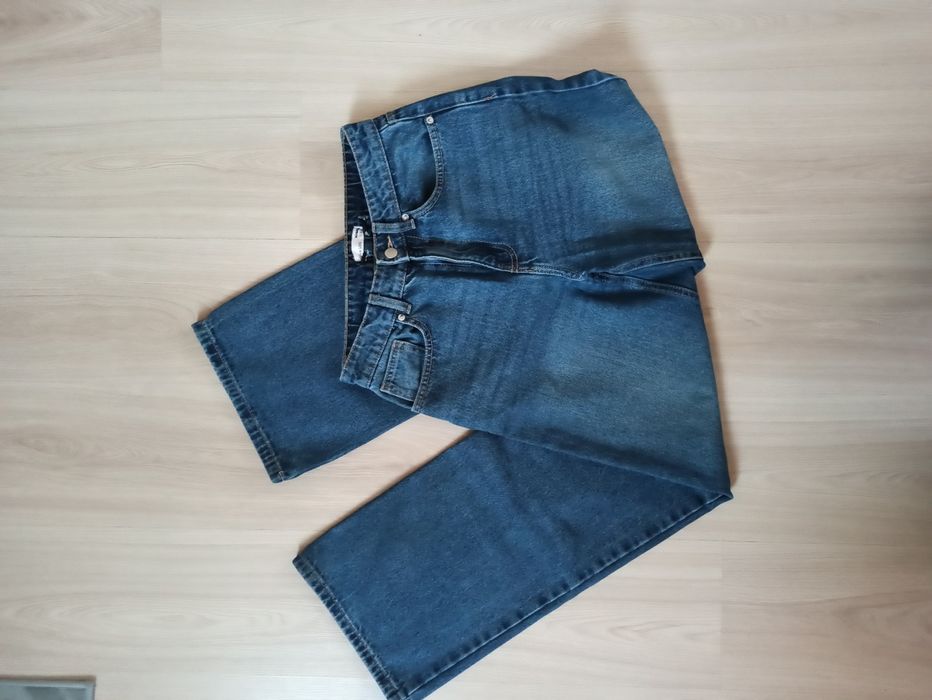 Spodnie dżinsowe granatowe z szerszą nogawką