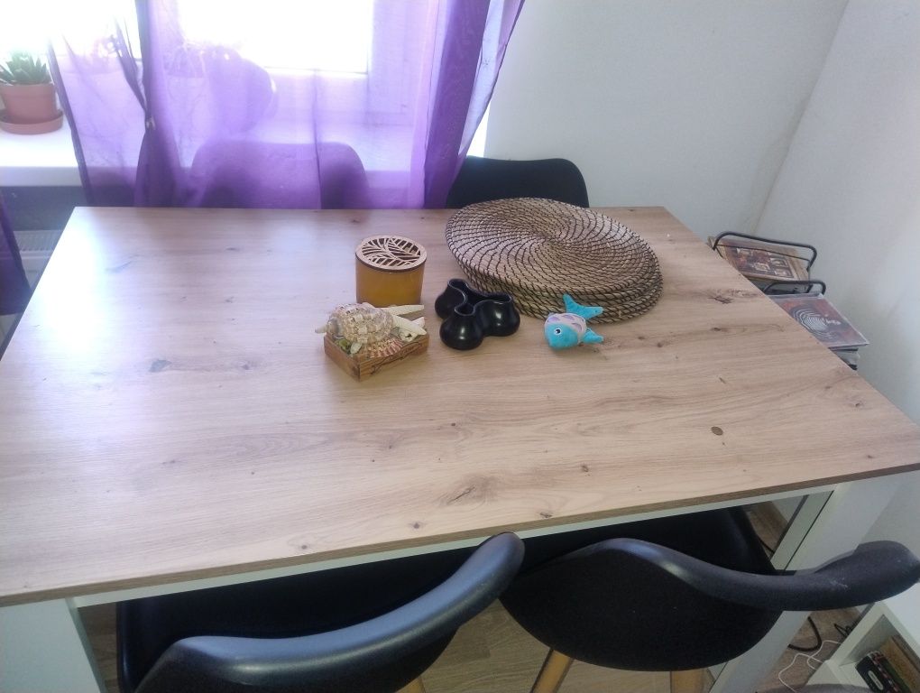 Stół plus 6 krzesłeł