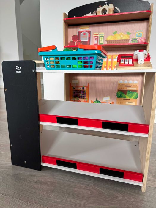 Loja infantil Hape com acessórios