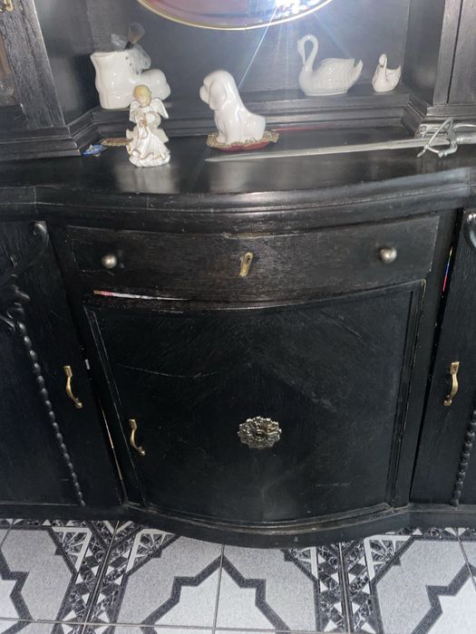 Stary antyczny czarny Kredens