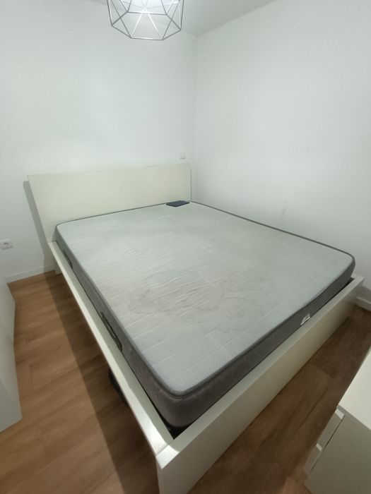 Cama 180x200m + estrado