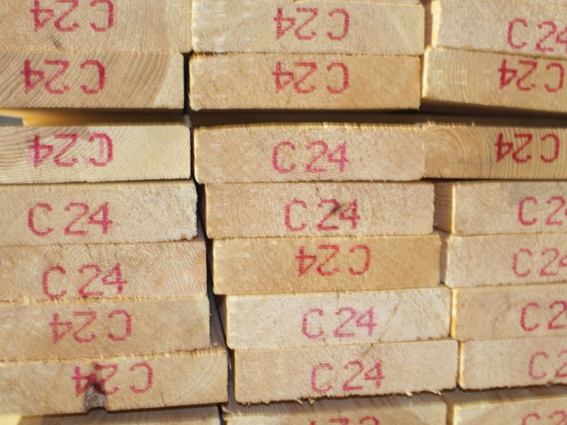 Drewno konstrukcyjne 45x70mm, świerk skandynawski suszony i strugany..