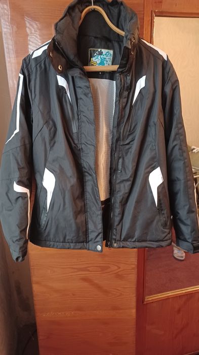 Лыжная женская  куртка.