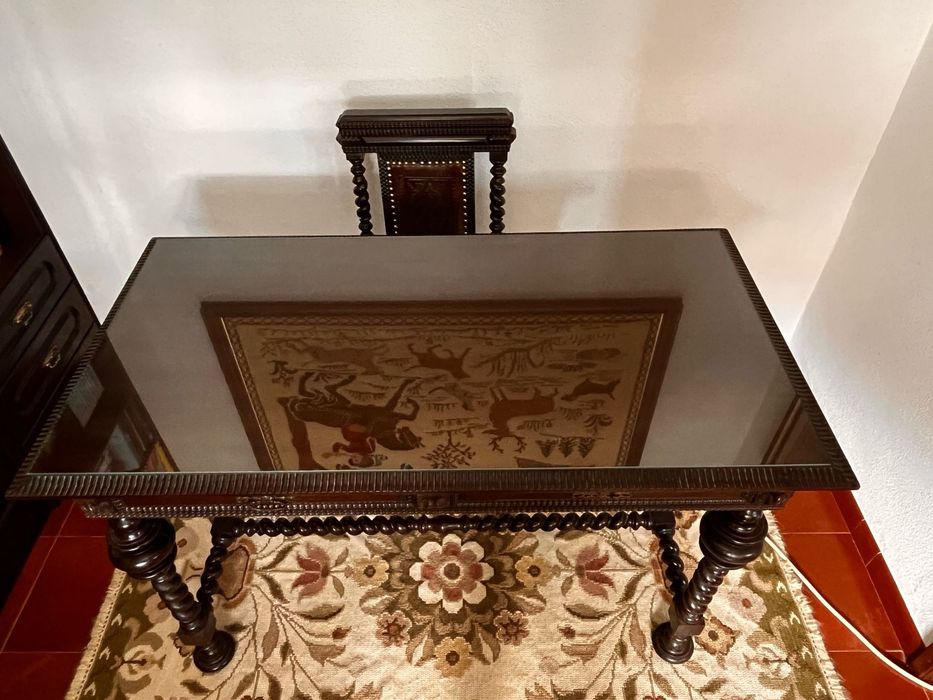 Secretaria antiga entalhada em madeira maciça + cadeira de encosto