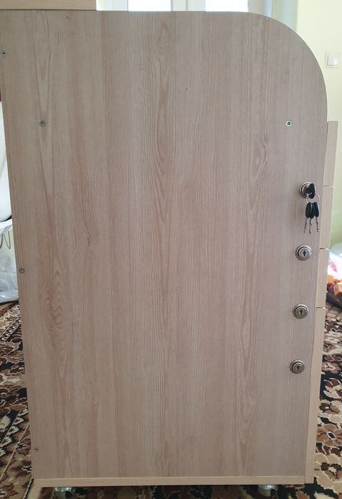 Тумба на коліщатах