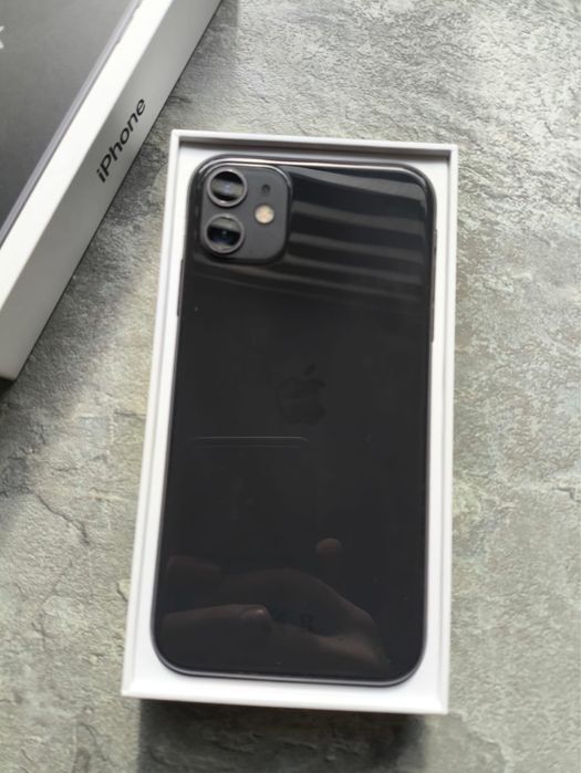 Iphone 11 64 gb zestaw etui.