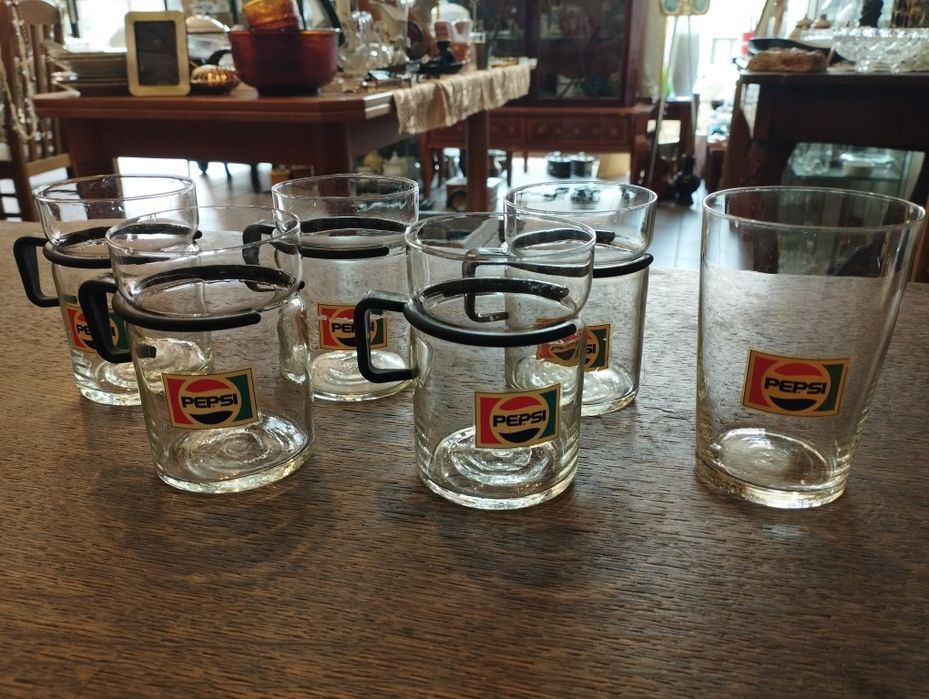 Komplet szklanek w koszyczkach PRL Pepsii