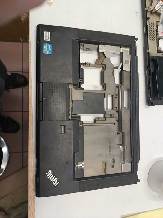 Górna obudowa(Palmrest) z toutchpadem i gniazdem zasilania.Lenovo T430