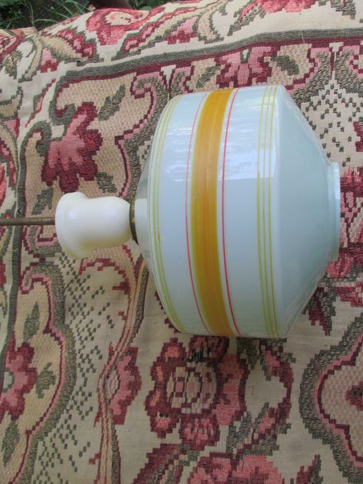 Светильник потолочный.