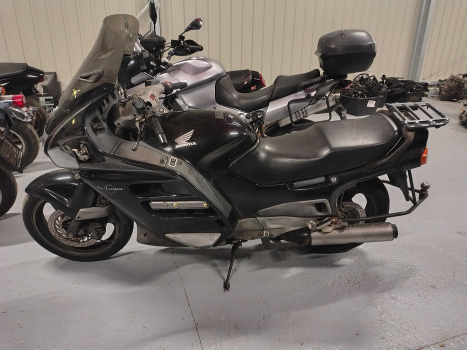 Honda St 1100 Pan European na części. Na poszczególne części.
