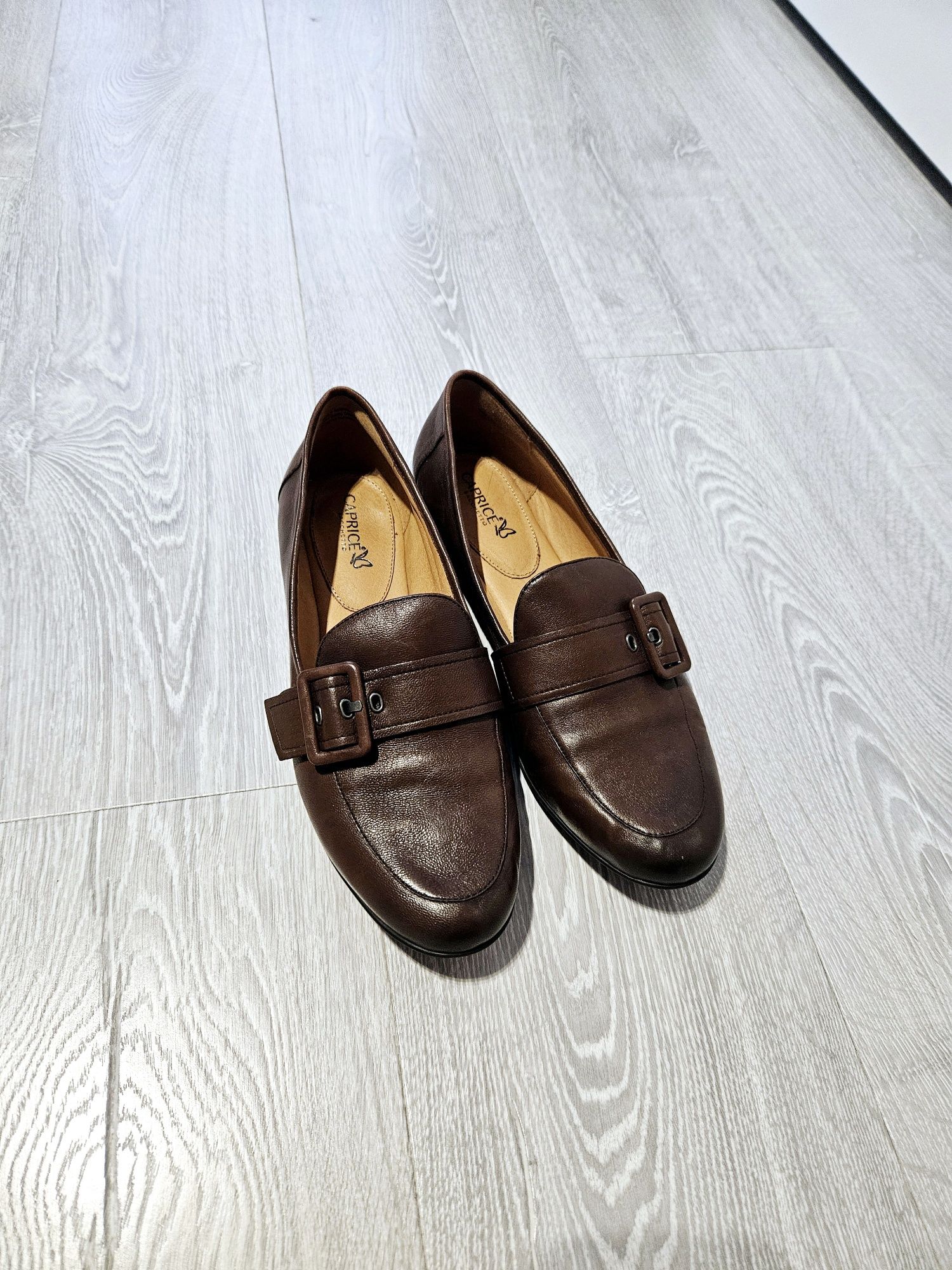 Brązowe skórzane loafersy 41 Caprice