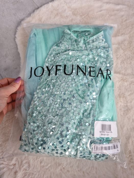 Długa wieczorowa sukienka zapinana na szyji 42 XL