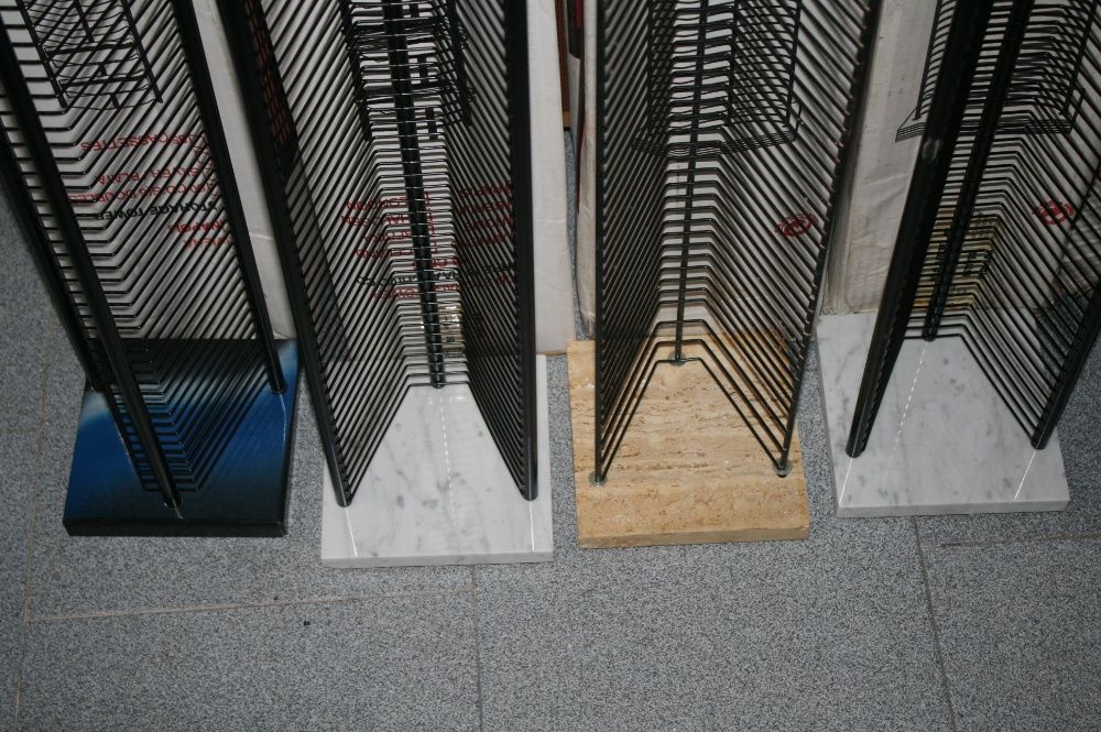 Arquivador Estante - expositor CD's NOVO - Para 80 CD's Base VARIAS CO