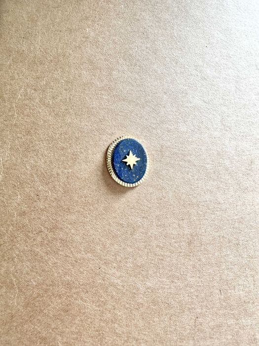 Dekor z lapis-lazuli ze złotą gwiazdą