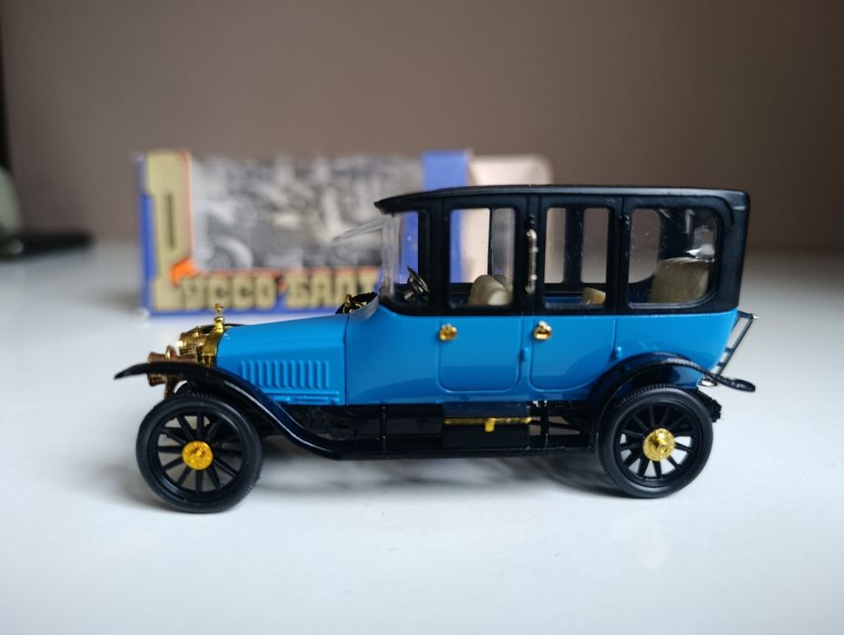 модель 1/43  Руссо Балт