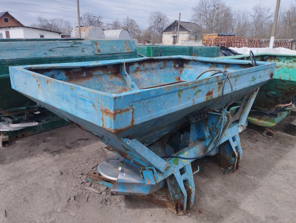 Розкидачі мінеральних добрив Amazone-18, 2013р