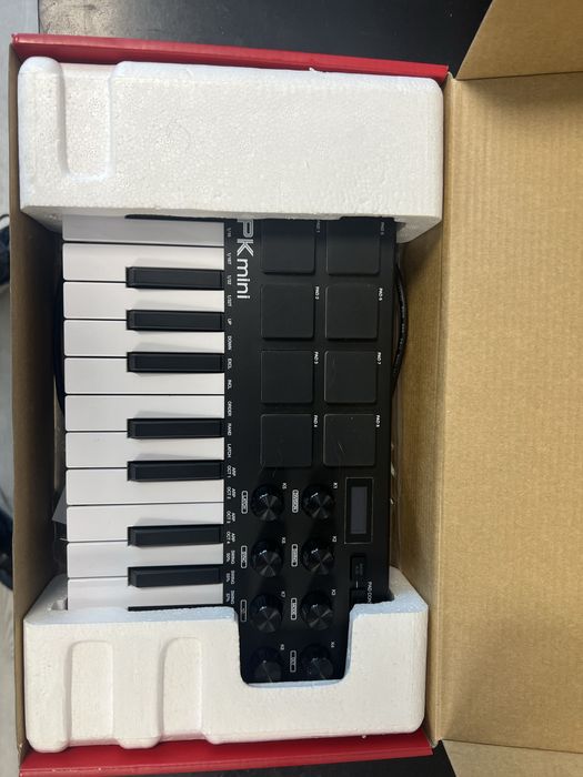 Teclado Controlador Midi Akai MPK Mini