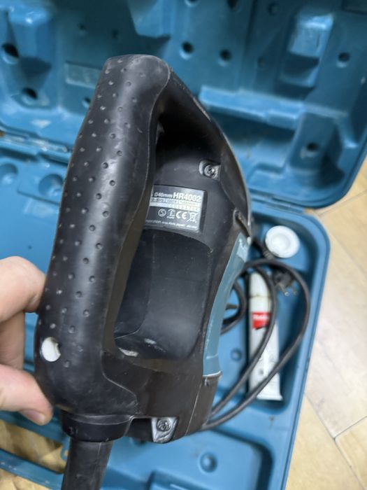 Перфоратор Makita HR4002
