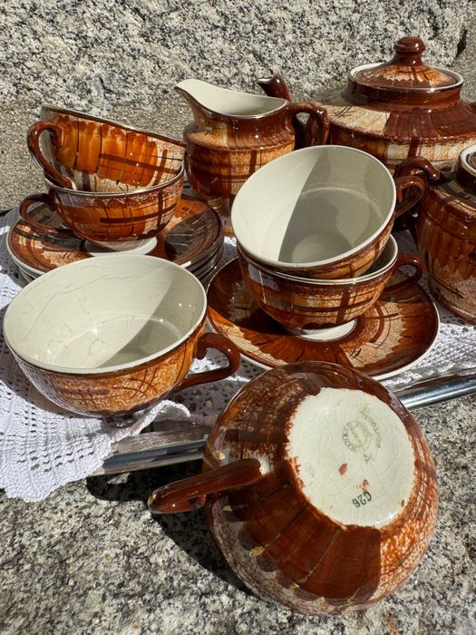 Vendo serviço de chá da marca Sacavém.para para seis pessoas.