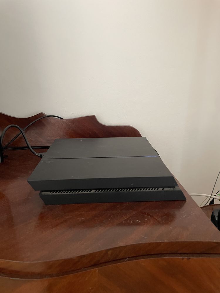 Ps4 em boas condicoes