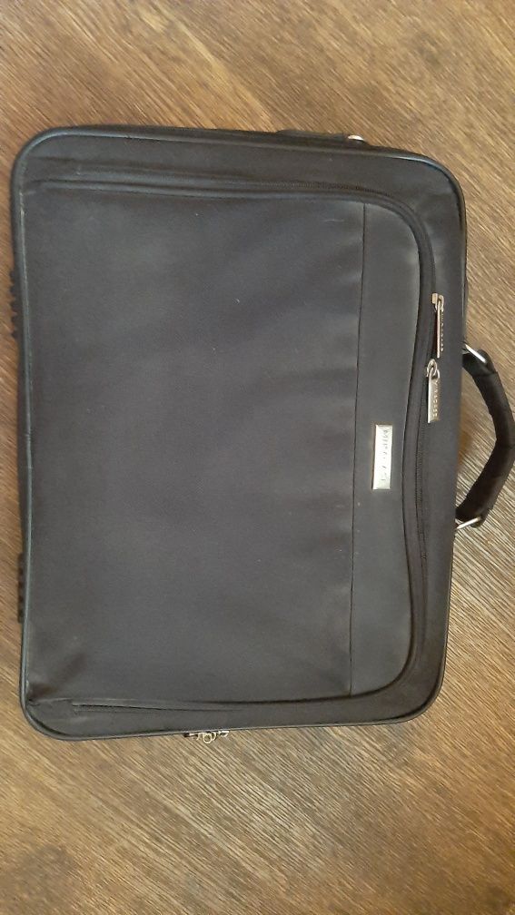 Ноутбук Acer с сумкой