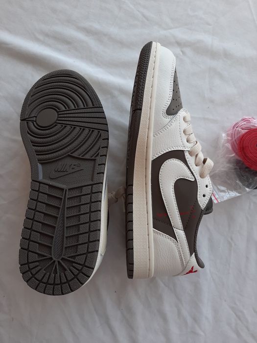 Air Jordan 1 Low Mocha - Travis Scott