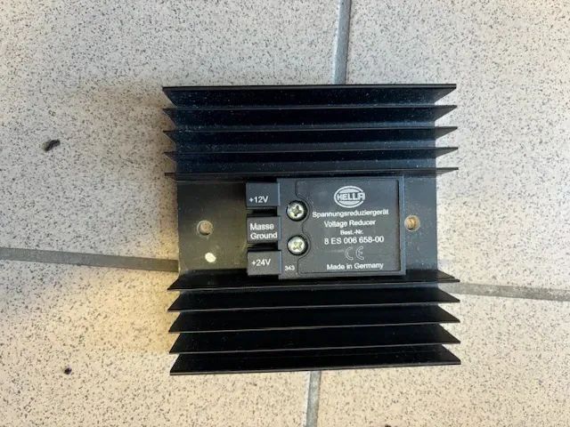 PRZETWORNIK NAPIĘCIA HELLA 8ES00665800