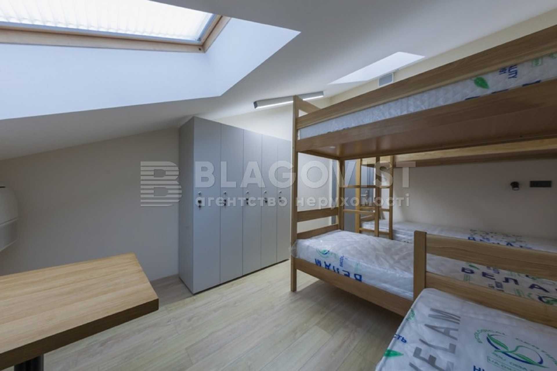 Щекавицька,30/39  нежитлове приміщення 225кв.м. Готель hostel  Поділ