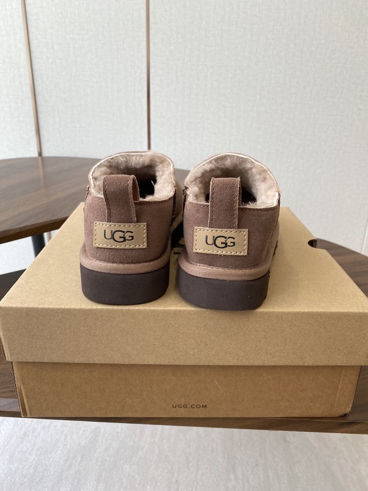 Замшеві капці UGG Classic Micro