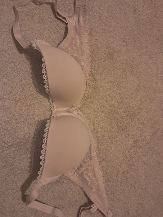 Biustonosz firmy Esotiq rozm. 70F