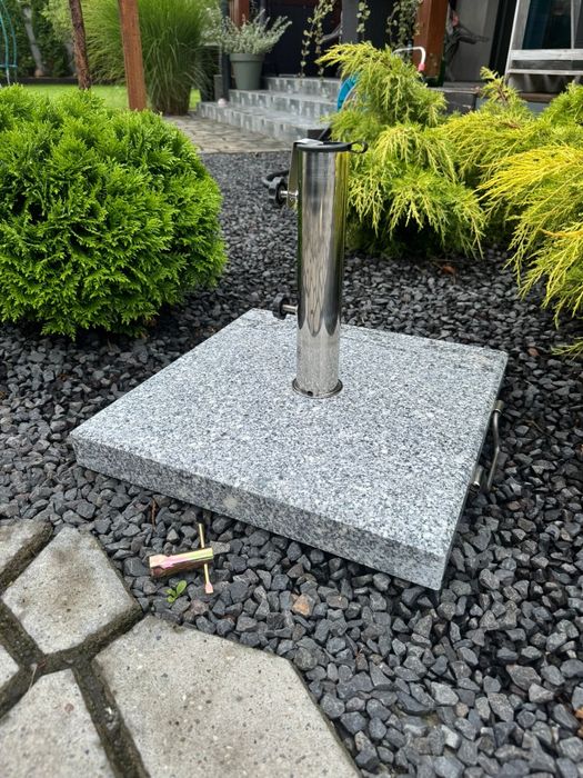 Stojak granitowy na parasol