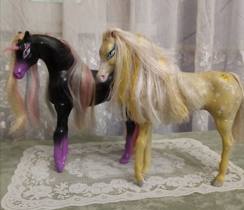Сувенірні коні (іграшки, разом 200 грн.)