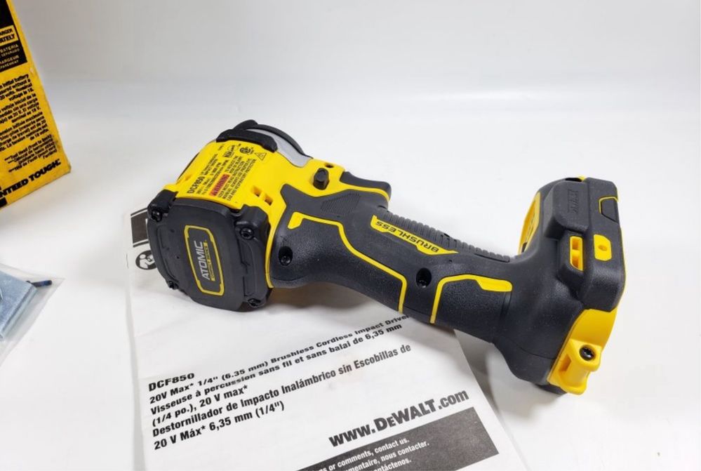 Безщітковий гайковерт 1/4" DEWALT DCF850B ATOMIC 20V MAX