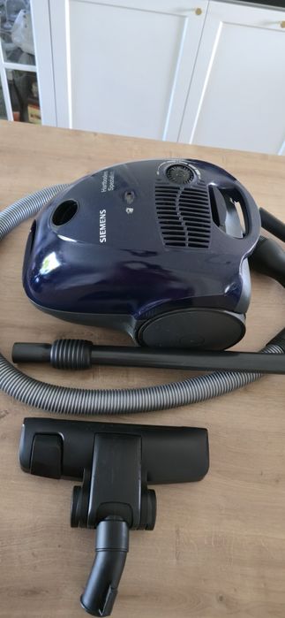 Mocny odkurzacz Siemens Hartboden o mocy 1800W.