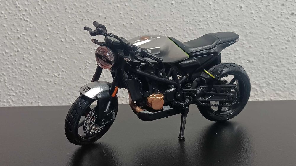 Miniaturas de motos 1/18
