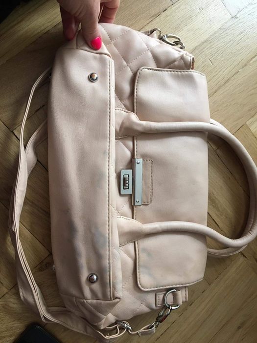 Torebka kremowa z paskiem