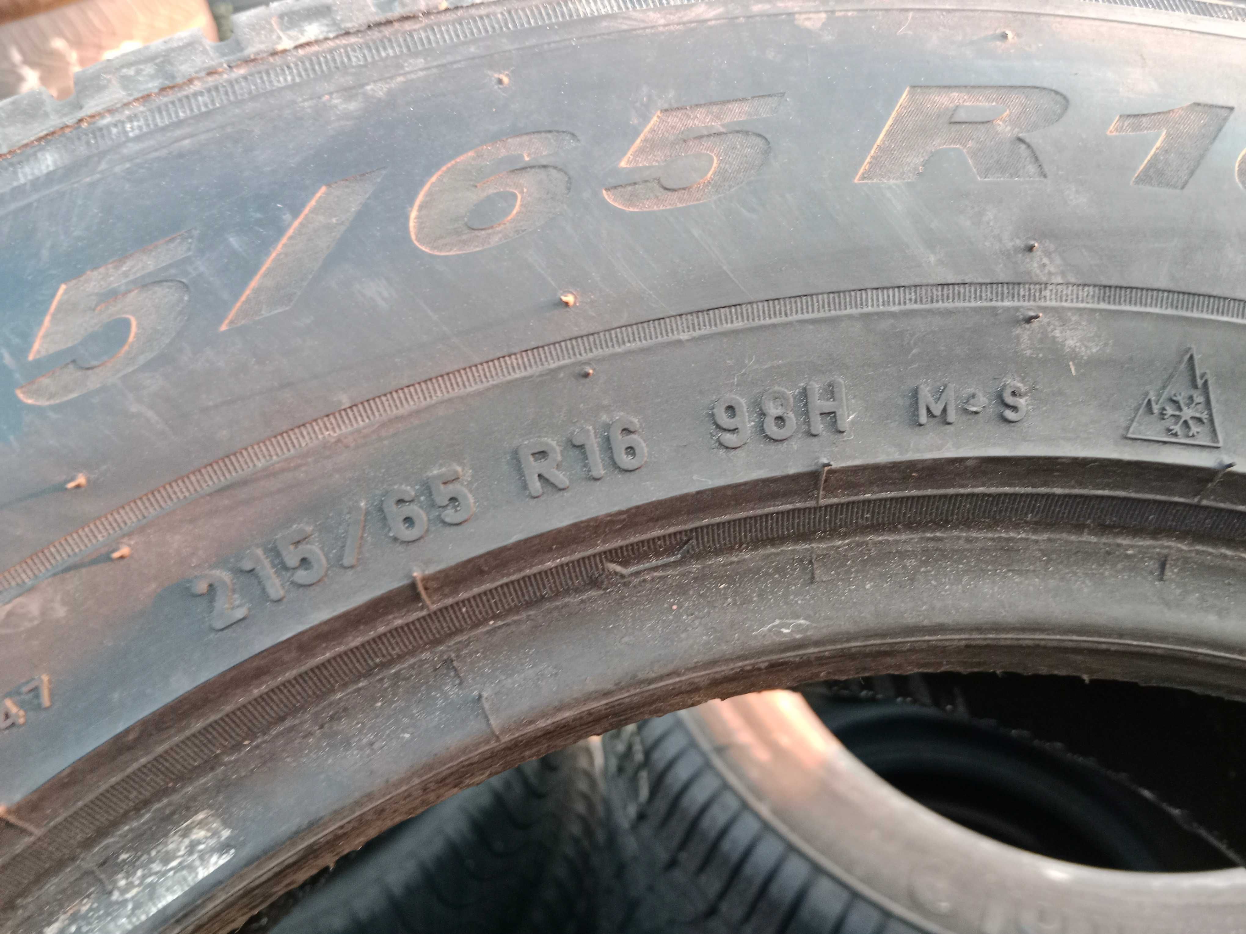 Opona używana 215/65R16 Pirelli Scorpion Winter 1szt.
