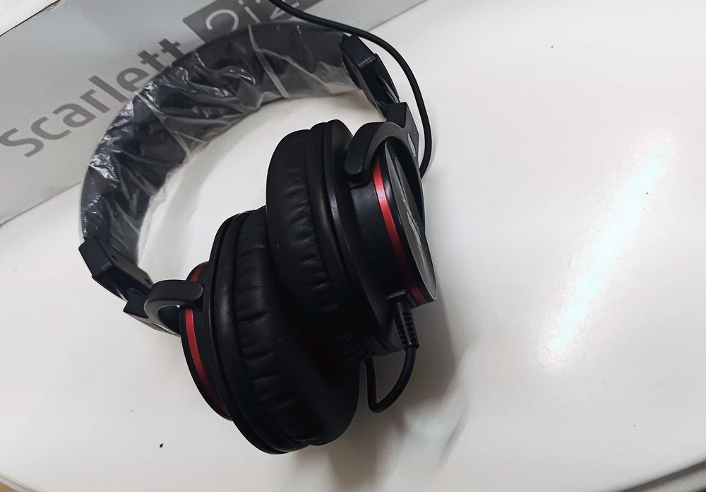 Focusrite Scarlett 2i2 Studio (3ª Geração) – Kit Completo