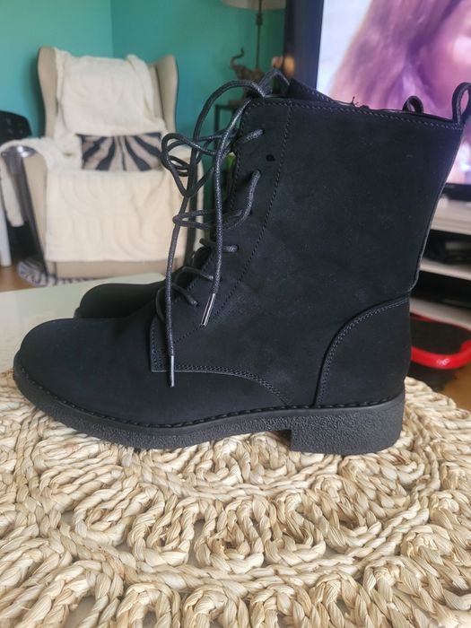 Botki 39 czarne stan idealny kupione w butiku