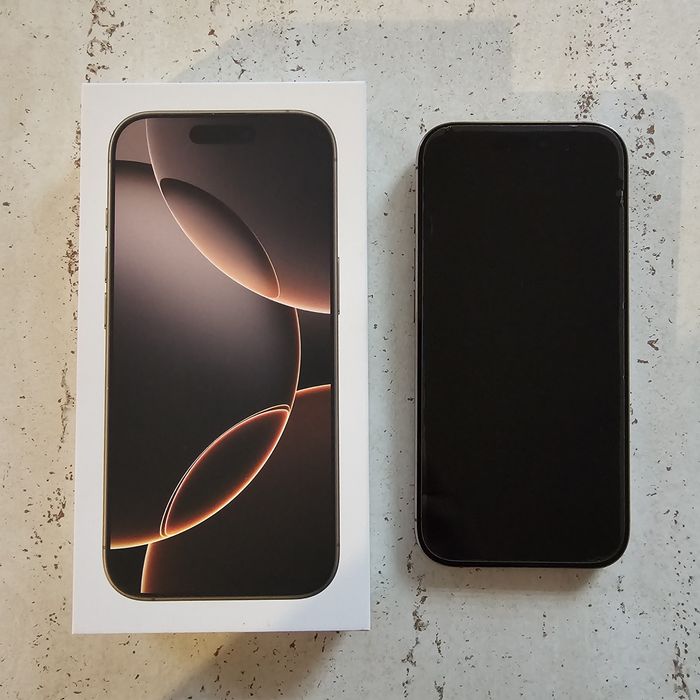 Iphone 16 pro 128GB + zeataw etui