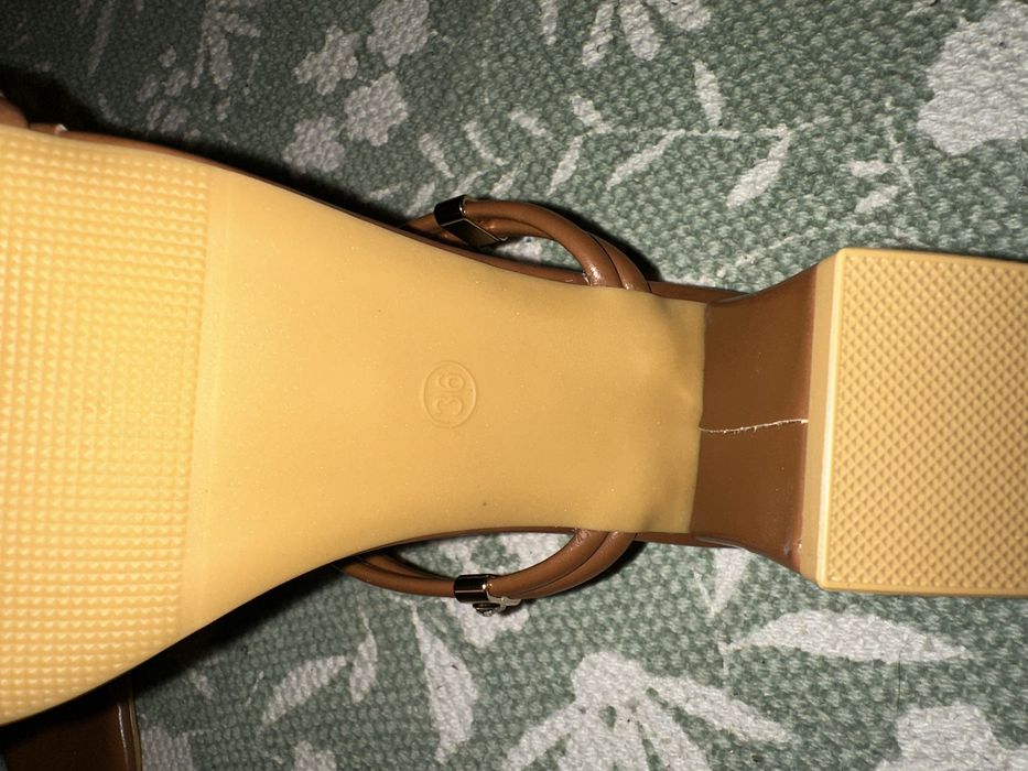 Sandálias/socas castanhas antiderapantes t36 novas