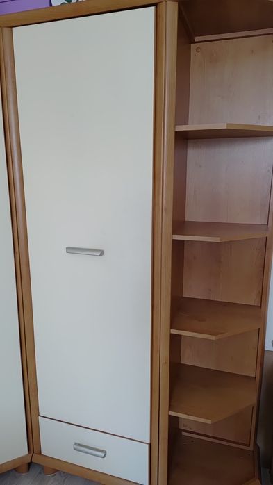 Komplet mebli z komodą. Polecam