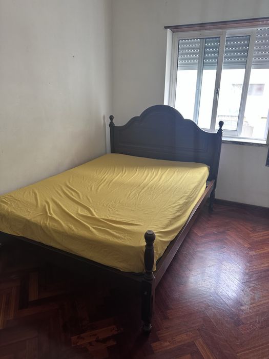 Cama de casal usada
