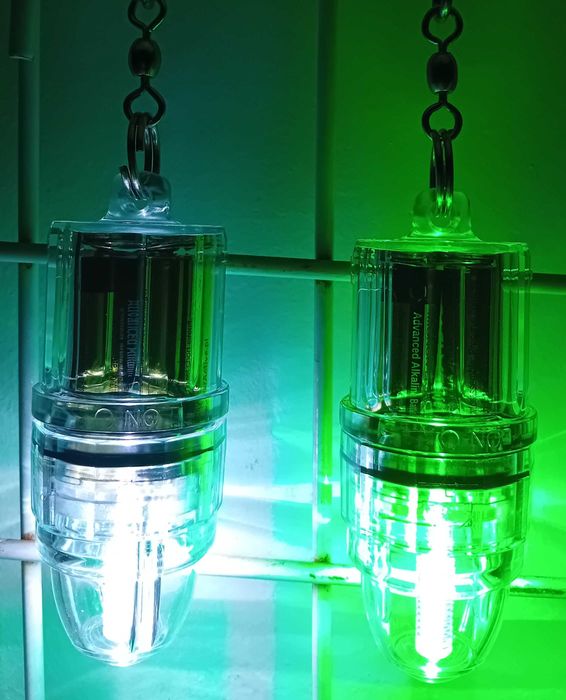 Luzes subaquáticas para pesca
