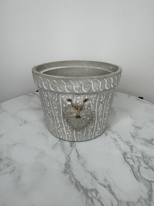 Doniczka Betonowa z serduszkiem do Kwiatów Domu Ogrodu na balkon