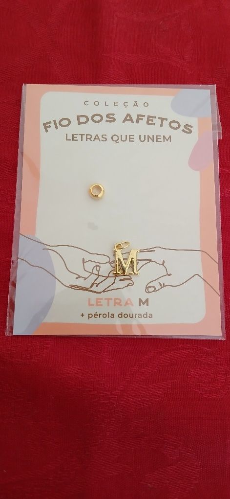 Letra M, da coleção Fio dos Afetos, nova