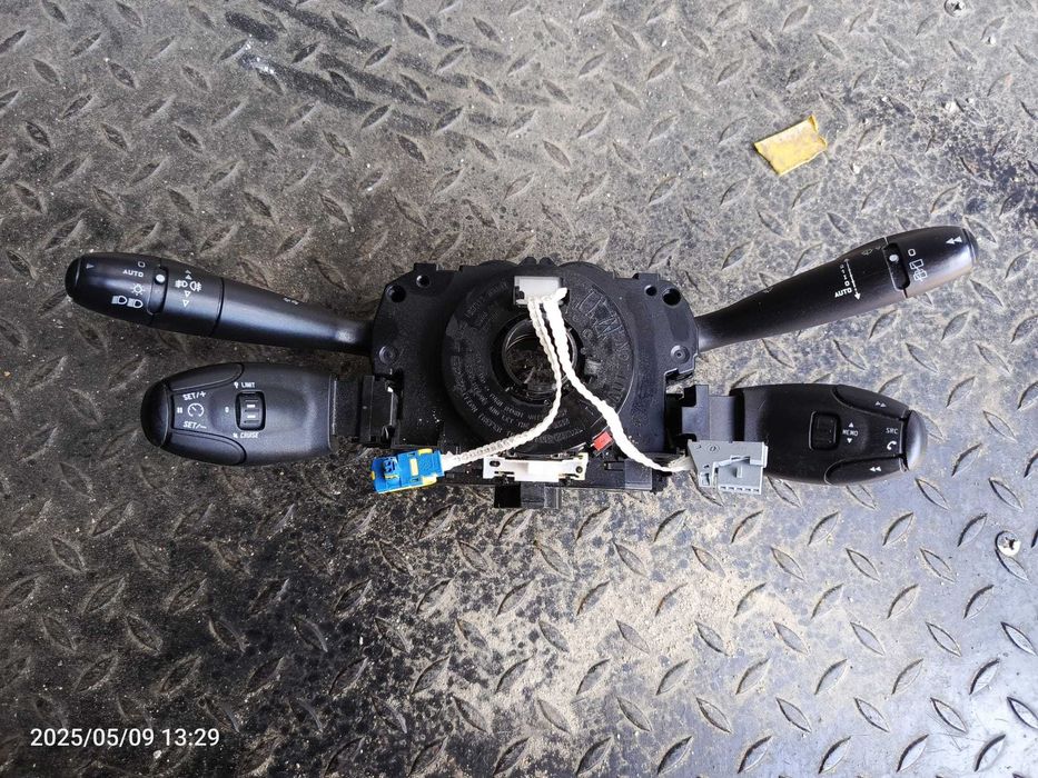 Peugeot 308 przełącznik zespolony pajaķ Citroen C3