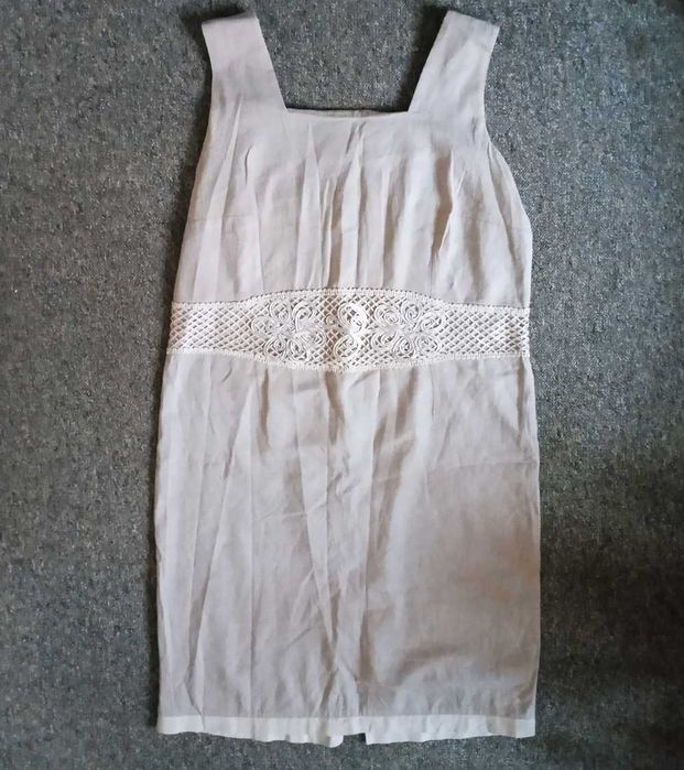 Sukienka w kolorze kawy z mlekiem ładny dekolt r. 48