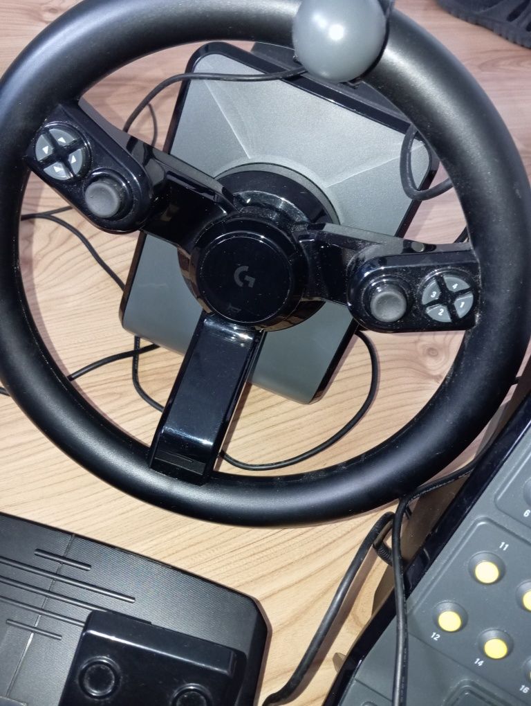 Kierownica z panelem logitech